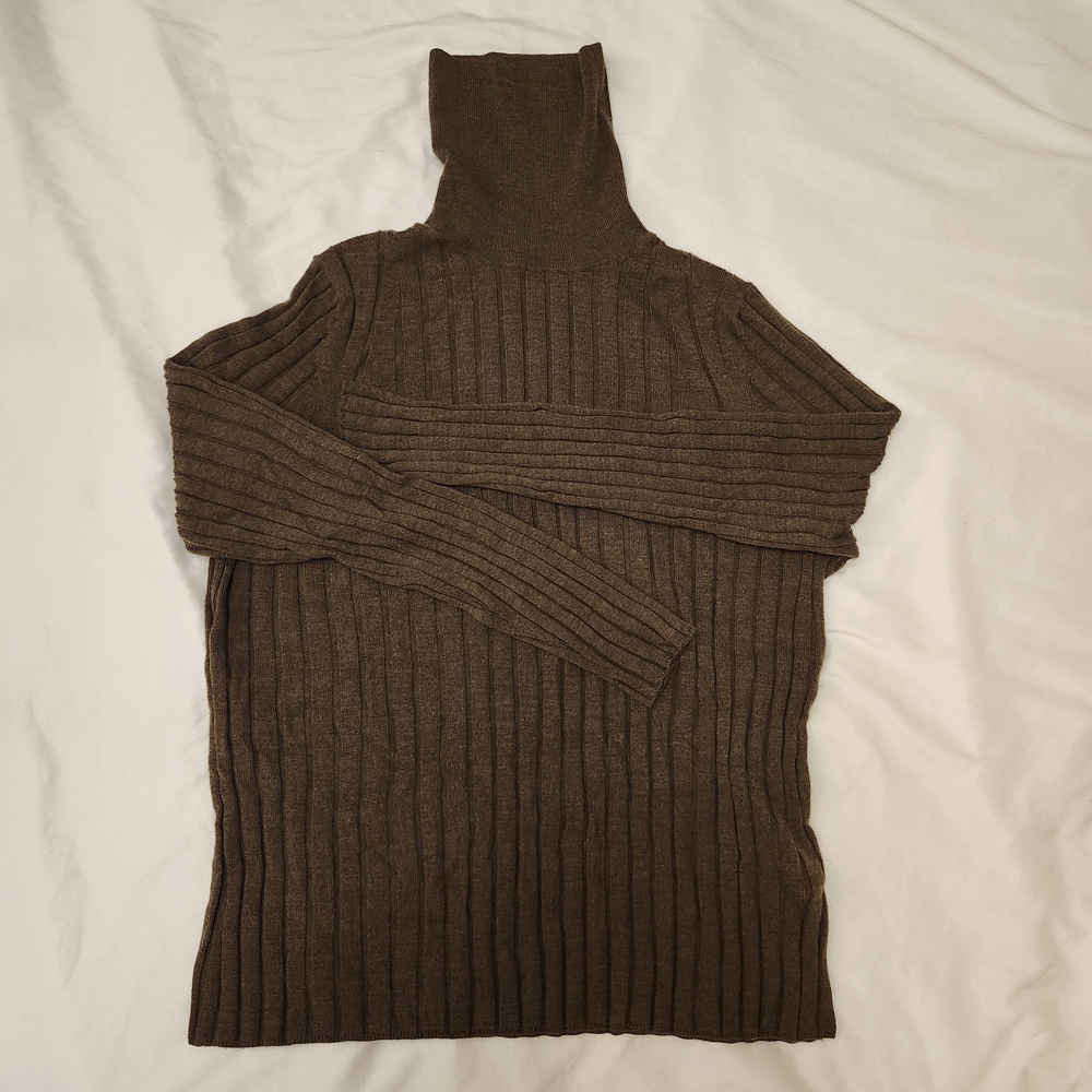 Banana Republic Chocolate Ribbed Turtleneck Sweater. Olive Green